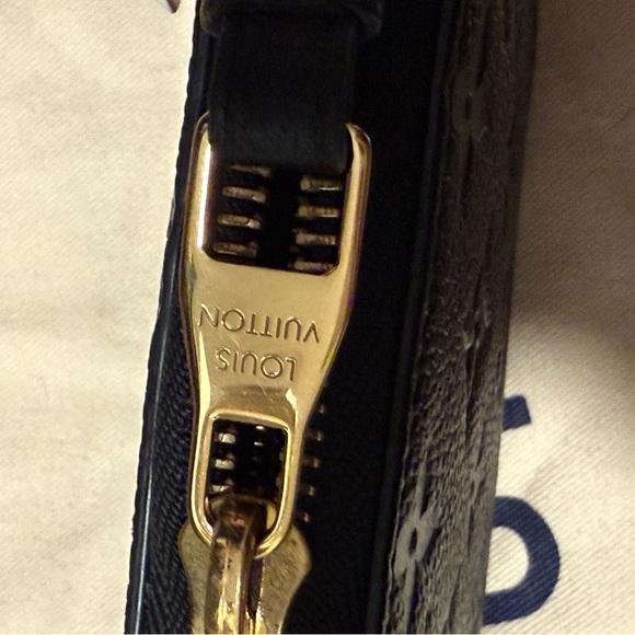 ***SOLD-••• Louis Vuitton Monogram Empreinte Leather
Black Zippy Wallet NEW - Picture 7 of 16
